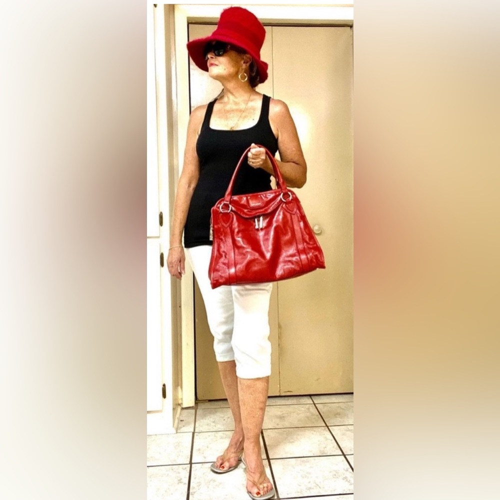 WELCOME TO MY POSH CLOSET💋 Show me yours too!